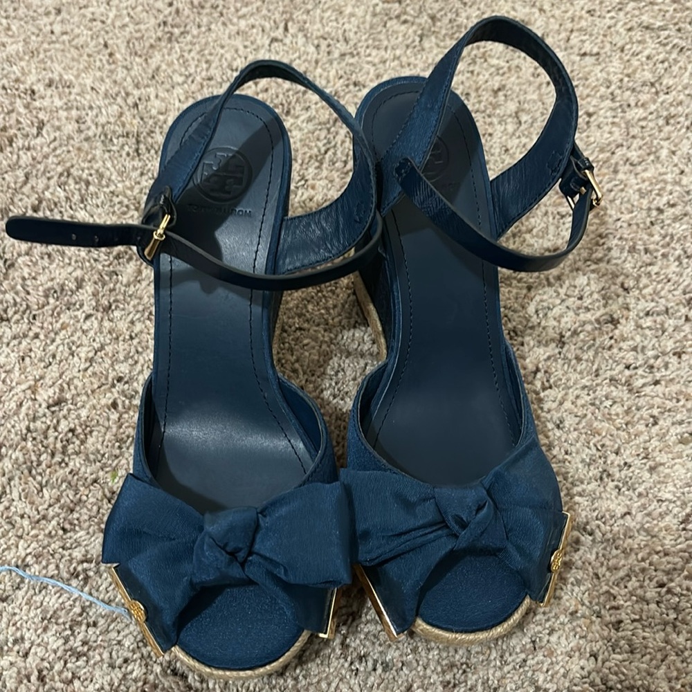 New without tags Tory Burch navy wedge sandals . Size 9.5
